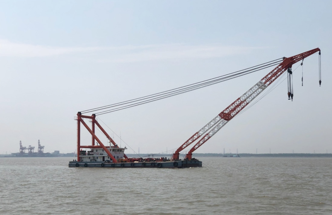 15507209355 付工)克令吊是外來詞,英文是crane , 又稱船用吊機,船用